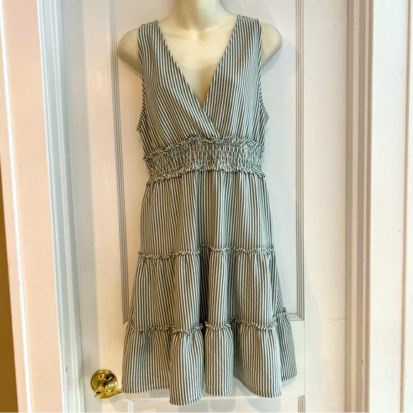 American Eagle Real Good V Neck Relaxed and Cozy Dress Size Medium - Picture 4 of 9